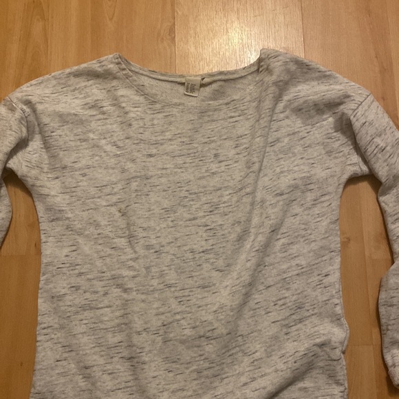 HnM 3/4 sleeved top - Picture 2 of 3